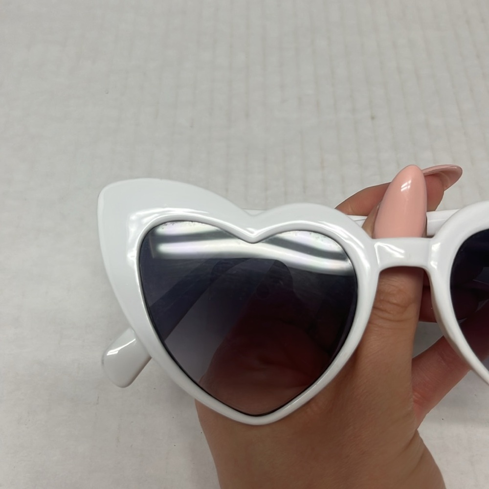 White retro flirty Heart Sunglasses Bachelorette Barbiecore vacation valentines - Picture 12 of 12